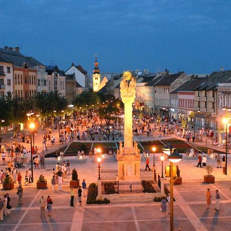 Square 16 Apartman - Absolutely Central Location With Self Check In Szombathely Exteriör bild