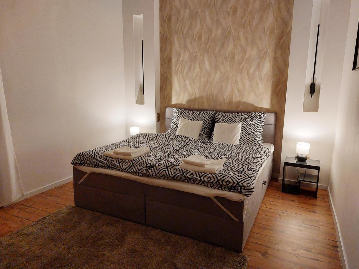 Square 16 Apartman - Absolutely Central Location With Self Check In Szombathely Exteriör bild