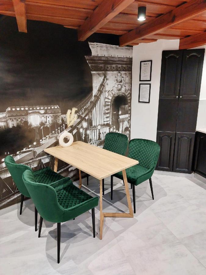 Square 16 Apartman - Absolutely Central Location With Self Check In Szombathely Exteriör bild