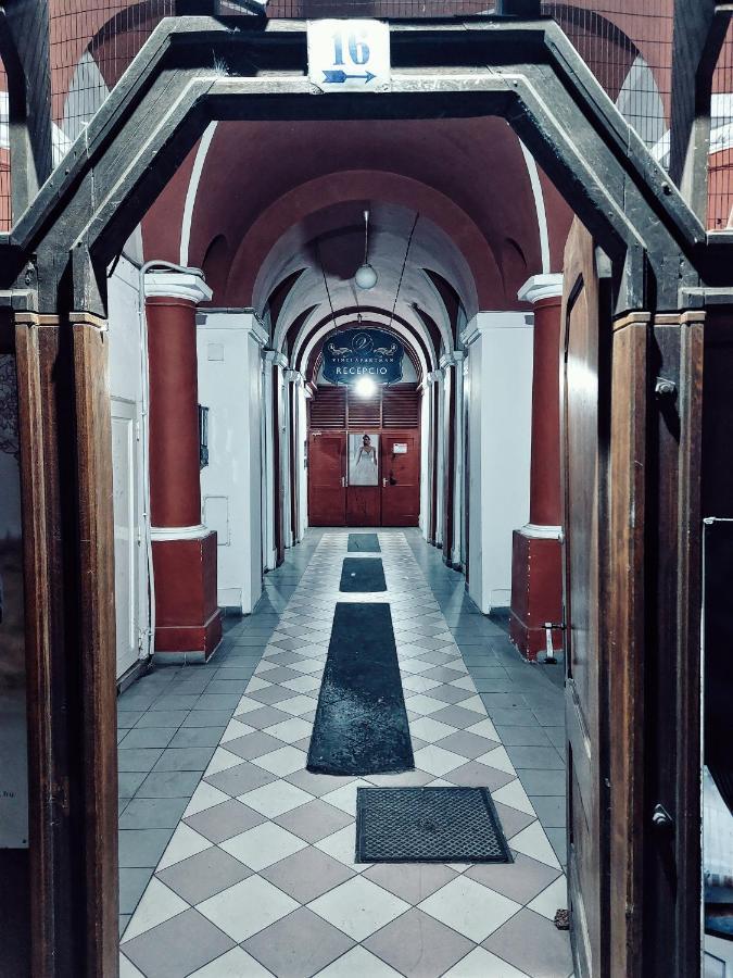 Square 16 Apartman - Absolutely Central Location With Self Check In Szombathely Exteriör bild
