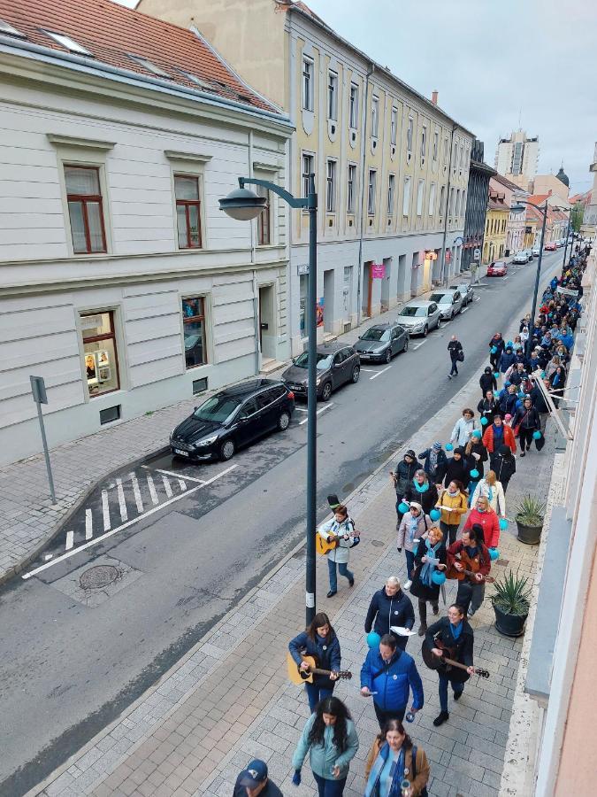 Square 16 Apartman - Absolutely Central Location With Self Check In Szombathely Exteriör bild