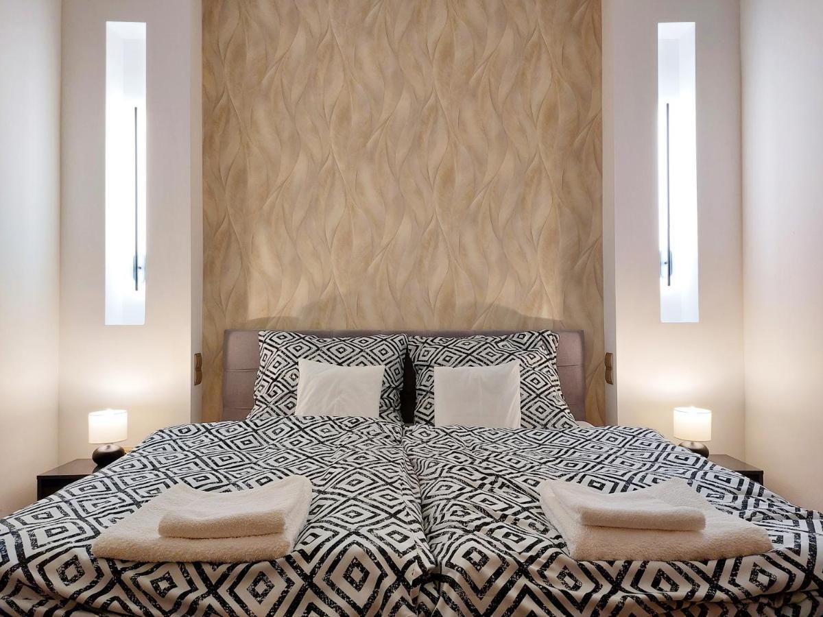 Square 16 Apartman - Absolutely Central Location With Self Check In Szombathely Exteriör bild